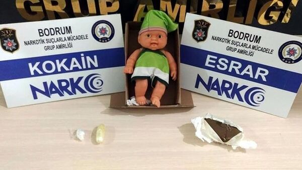 Bodrum'daki uyuşturucu operasyonunda oyuncak bebeğin içinden kokain çıktı - Sputnik Türkiye