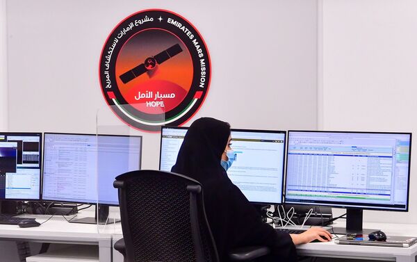 Hope isimli sondasını Mars'a gönderen BAE'nin tarihindeki ilk gezegenlerarası uzay görevine liderlik eden ve Dubai'de bulunan Mohammed Bin Rashid Uzay Merkezi - Sputnik Türkiye