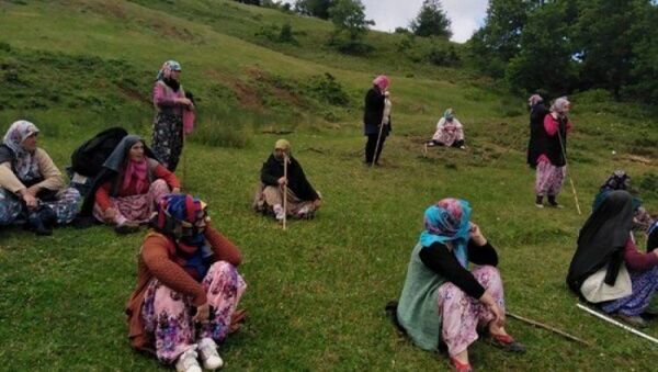 Bursa Kirazlıyayla köyünde flotasyon ve atık tesisine karşı direnen 12 kadın gözaltına alındı. - Sputnik Türkiye