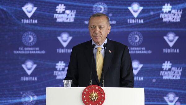 Türkiye Cumhurbaşkanı Recep Tayyip Erdoğan, TÜBİTAK Mükemmeliyet Merkezleri açılış törenine katılarak konuşma yaptı. - Sputnik Türkiye
