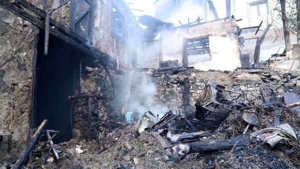 Çorum'da bir evde çıkan yangında 4'ü çocuk 5 kişi hayatını kaybetti - Sputnik Türkiye