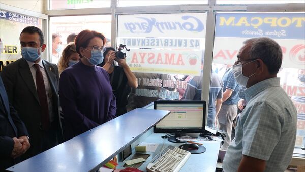 İYİ Parti Genel Başkanı Meral Akşener, çeşitli temaslarda bulunmak üzere geldiği Çorum'un Sungurlu ilçesinde esnaf ziyaretinde bulundu. - Sputnik Türkiye
