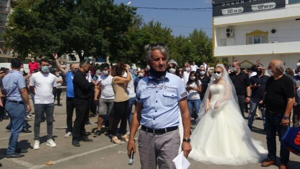 Düğün kısıtlamasına gelinlikli eylem - Sputnik Türkiye