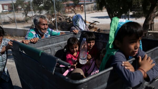 Midilli adası-Moria mülteci kampı-yangın-sığınmacı - Sputnik Türkiye