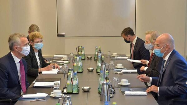Yunanistan Dışişleri Bakanı Nikos Dendias ve NATO Genel Sekreteri Jens Stoltenberg - Sputnik Türkiye