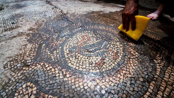 Mardin'de 1624 yıllık kiliseye ait mozaikler gün yüzüne çıkarılıyor - Sputnik Türkiye