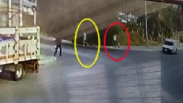 İzmir'de sokakta taciz edilen kadın, karşı koyunca darp edildi - Sputnik Türkiye