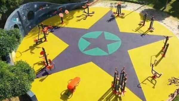 Küçükçekmece'de yenilenen çocuk parkında kullanılan görsellerin PKK sembollerini andırdığı gerekçesiyle soruşturma başlatıldı. - Sputnik Türkiye