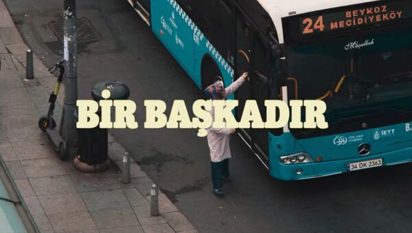 Bir başkadır - otobüs sahnesi - Sputnik Türkiye