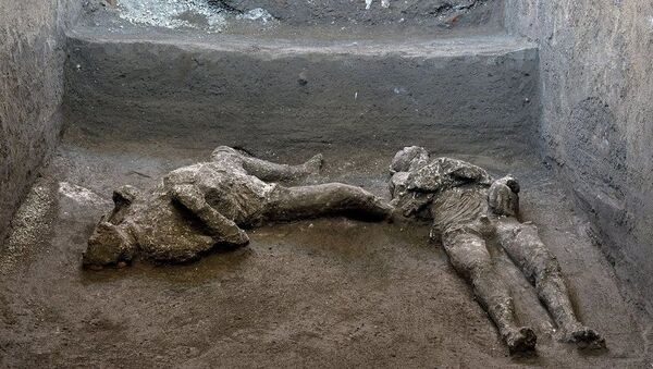 Pompei'de küllerle kaplı iki insan bedeni - Sputnik Türkiye