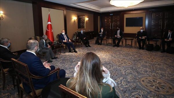Milli Savunma Bakanı Hulusi Akar ve Dışişleri Bakanı Mevlüt Çavuşoğlu Kırım Tatar temsilcileriyle görüştü. - Sputnik Türkiye