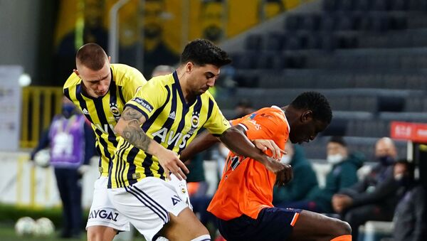 Ziraat Türkiye Kupası Çeyrek Final müsabakasında uzatmalarda Medipol Başakşehir'e 2-1 kaybeden Fenerbahçe kupaya veda etti. - Sputnik Türkiye