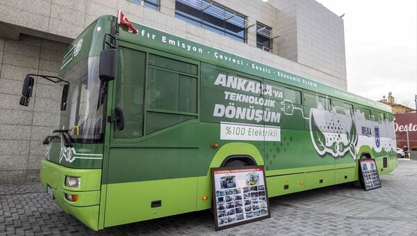 Ankara Büyükşehir Belediye Başkanı Yavaş, elektrikliye dönüştürülen ilk otobüsü tanıttı - Sputnik Türkiye