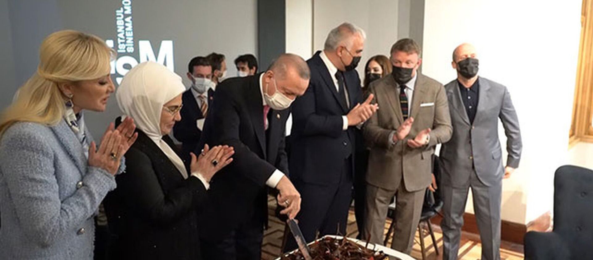 Cumhurbaşkanı Erdoğan'a Atlas 1948 Sinema Müzesi açılışında doğum günü pastası sürprizi - Sputnik Türkiye, 1920, 27.02.2021