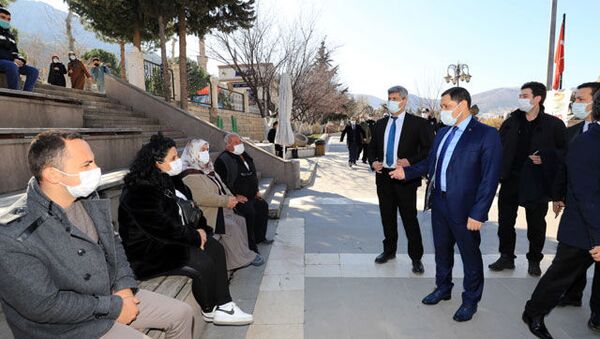 Amasya Valisi vatandaşları maske ve mesafe konusunda uyardı - Sputnik Türkiye