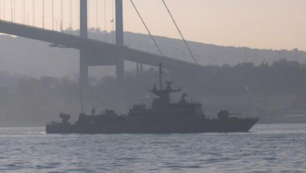 Yunan savaş gemisi İstanbul Boğazı'ndan geçti - Sputnik Türkiye