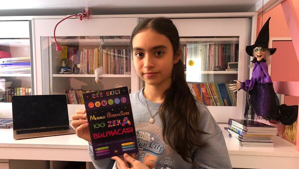 Daha okula başlamadan zekâ bulmacaları çözen Ece Ekici, 9 yaşında Türkiye Zeka Vakfı'na ait derginin en küçük editörü oldu, 13 yaşında da bulmaca kitabı yazdı. İleride kitaplarının sayısını arttırmak istediğini söyleyen Ece, Yaşım küçük olmasına rağmen bir dergide sorular hazırladım. Bu da kitaba dönüştü. Bu yüzden çok gururlu ve mutluyum dedi. - Sputnik Türkiye