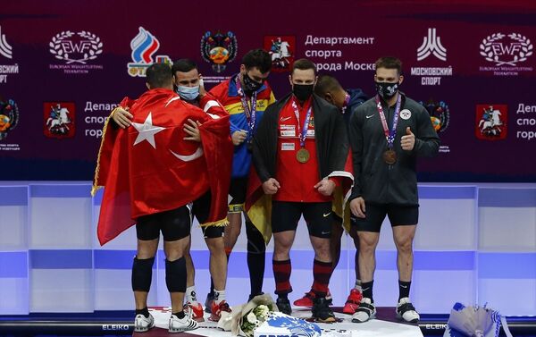 Büyükler Avrupa Halter Şampiyonası’nda finalde 73 kilo erkeklerde Türk sporcu Daniyar İsmayılov mücadele etti. - Sputnik Türkiye