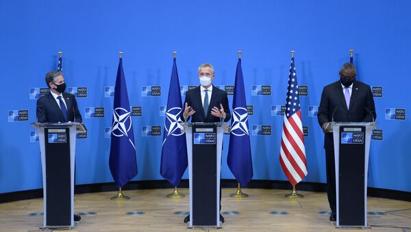 NATO Genel Sekreteri Jens Stoltenberg, NATO Konseyinin savunma ve dışişleri bakanları toplantısının ardından ABD Dışişleri Bakanı Anthony Blinken ve ABD Savunma Bakanı Lloyd Austin ile ortak basın toplantısı düzenledi. - Sputnik Türkiye