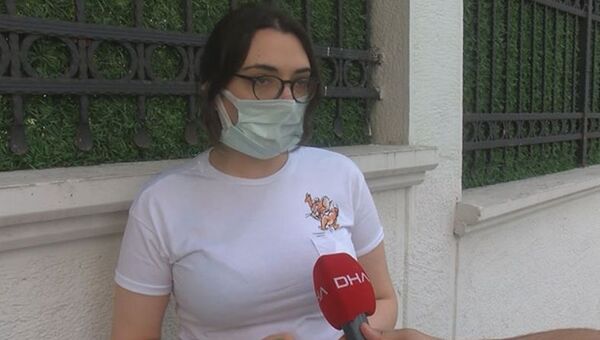 ALES'te maske çıkarılmasını protesto eden kişi - Sputnik Türkiye