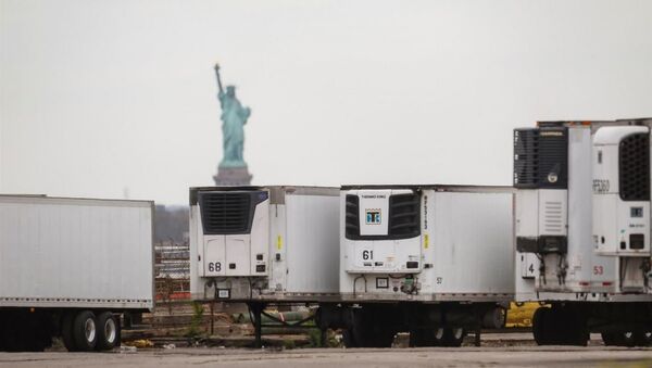 New York'un Brooklyn şehrinde geçen sene yeni tip koronavirüsten (Kovid-19) ölenler için konulan soğutucu kamyonlarda halen 750 civarında cesedin bulunduğu belirtildi. - Sputnik Türkiye