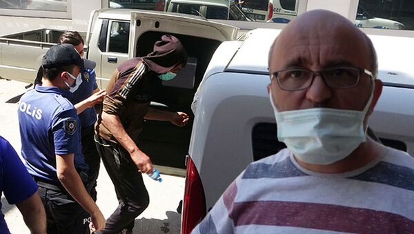 Otelinden hırsızlık yapanı sokakta yakalayıp, polise teslim etti - Sputnik Türkiye