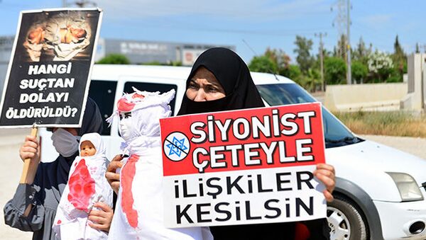 Adana’da ABD Konsolosluğu önünde 'kanlı oyuncak bebek' ile İsrail protestosu - Sputnik Türkiye