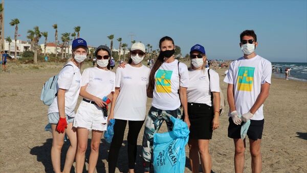 Akkuyu NGS çalışanları deniz kaplumbağalarının yuvalama alanlarını temizledi - Sputnik Türkiye