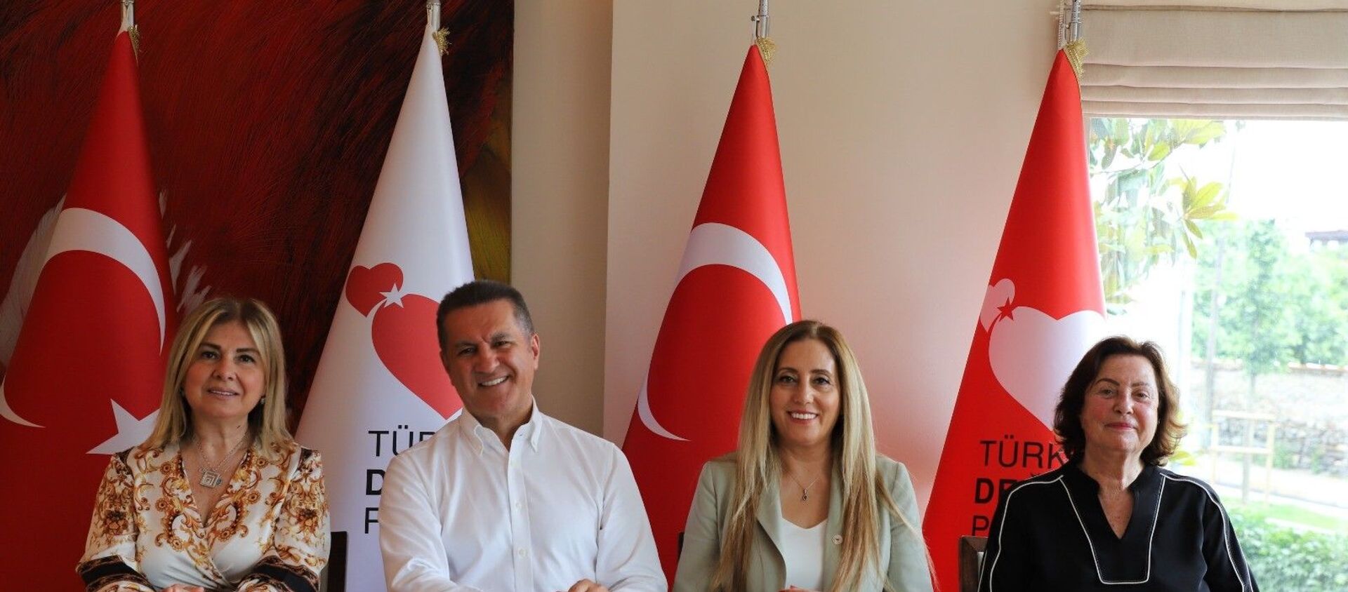 TDP Genel Başkanı Mustafa Sarıgül: Dr. Özlem Türeci ve Uğur Şahin’e devlet nişanı verelim - Sputnik Türkiye, 1920, 20.06.2021