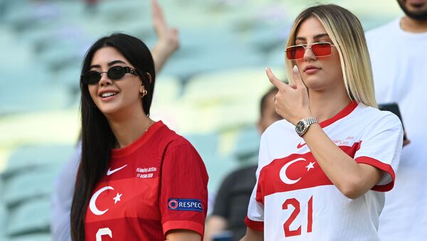 2020 Avrupa Futbol Şampiyonası'nın güzel kadın taraftarları - Sputnik Türkiye