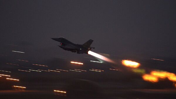 F-16 savaş uçağı - İncirlik Üssü - Sputnik Türkiye