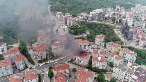 Bursa'da bir apartmanın çatısında çıkan yangın havadan görüntülendi - Sputnik Türkiye