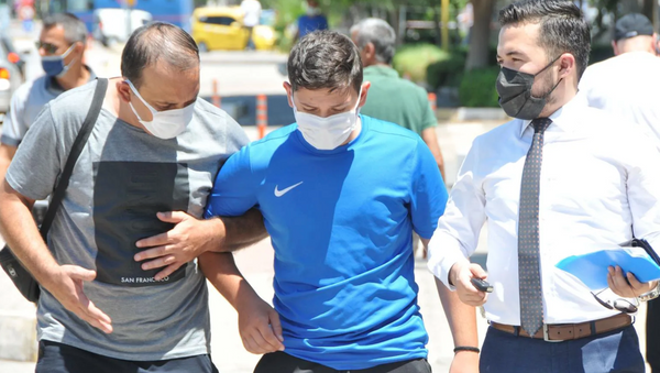 Go-kart kemerinin yanlış bağlanması sonucu bağırsakları yırtılan genç iç kanama geçirdi - Sputnik Türkiye