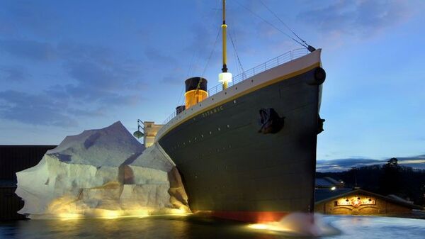 Titanik Müzesi'ndeki buzdağı, ziyaretçilerin üzerine devrildi: 3 yaralı - Sputnik Türkiye