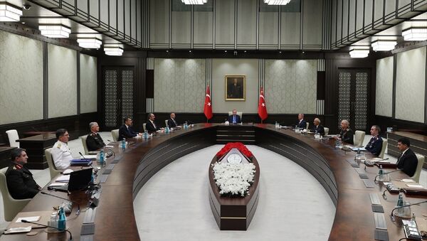 Cumhurbaşkanı Recep Tayyip Erdoğan başkanlığındaki Yüksek Askeri Şura (YAŞ) toplantısı başladı.  - Sputnik Türkiye