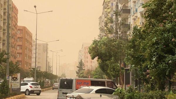 Mardin’de Suriye'den gelen toz bulutu, hayatı olumsuz etkiledi - Sputnik Türkiye