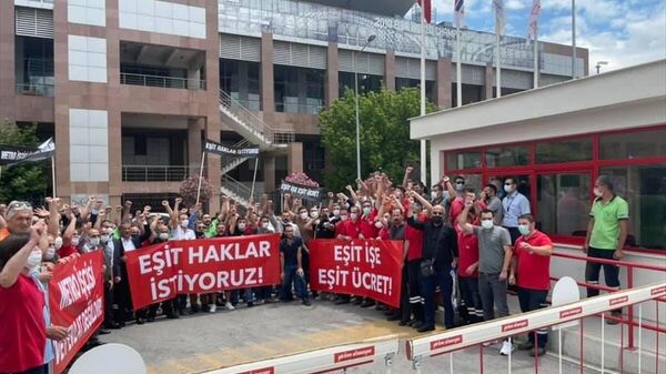 İzmir`de metro ve tramvay çalışanları TİS görüşmelerini sakal bırakma ve sivil kıyafet eylemi - Sputnik Türkiye