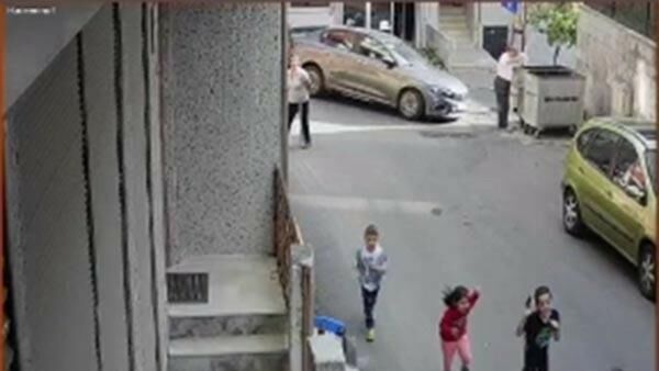 Şişli’de feci kaza kamerada: Çöp atarken dehşeti yaşadı - Sputnik Türkiye
