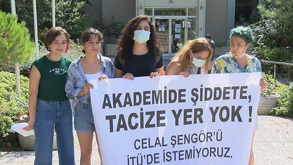 İTÜ'de Celal Şengör protestosu - Sputnik Türkiye
