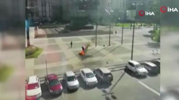 Uruguay Devlet Başkanlığı binası önünde bir kişi kendisini ateşe verdi - Sputnik Türkiye