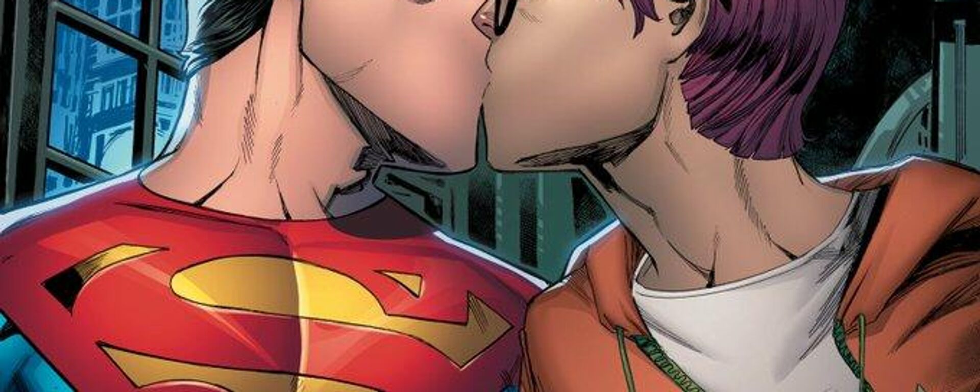 Asıl Superman Clark Kent ile Louis Lane'nin oğlu Jonathan Kent, arkadaşlık kurduğu gazeteci Jay Nakamura ile öpüşerek biseksüel olduğunu keşfederken (DC Comics/John Timms çizimi) - Sputnik Türkiye, 1920, 13.10.2021