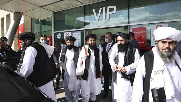 Afganistan'daki Taliban hükümetinin Dışişleri Bakan Vekili Emirhan Muttaki (solda), Türkiye'de temaslarda bulunmak üzere Ankara'ya geldi - Sputnik Türkiye