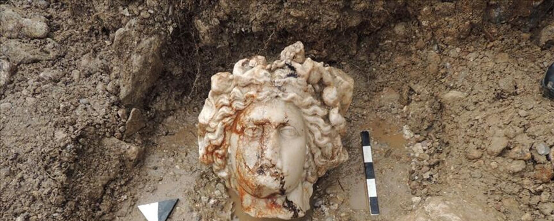 Aizanoi Antik Kenti kazısında 'Afrodit' ve 'Dionysos' heykel başları bulundu
 - Sputnik Türkiye, 1920, 29.10.2021