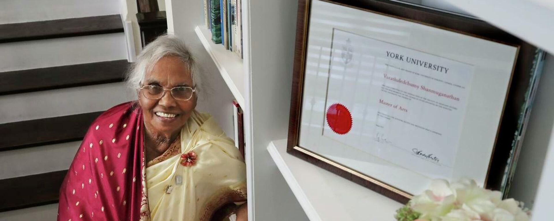 Sri Lanka'dan Kanada'ya göç eden 87 yaşındaki bir kadın, York Üniversitesi'nde yüksek lisans mezunu olan en yaşlı kişi oldu. - Sputnik Türkiye, 1920, 09.11.2021