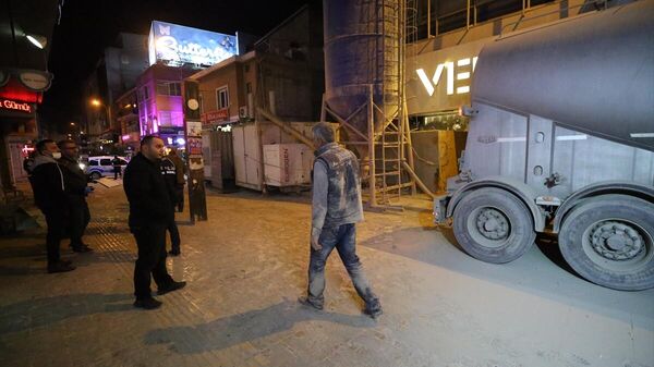 Hatay'da bir inşaatın çimento deposunda meydana gelen patlamada 3 işçi yaralandı - Sputnik Türkiye