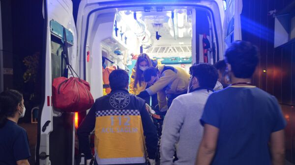 Kocaeli'nde dorsesi elektrik tellerine temas eden kamyon sürücüsünü elektrik çarptı - Sputnik Türkiye