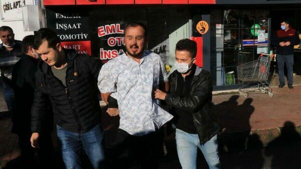 İngilizce öğretmeni bunalıma girdi, kelepçeyle hastaneye kaldırıldı - Sputnik Türkiye