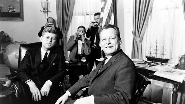 Eski Almanya Başbakanı Willy Brandt - Sputnik Türkiye