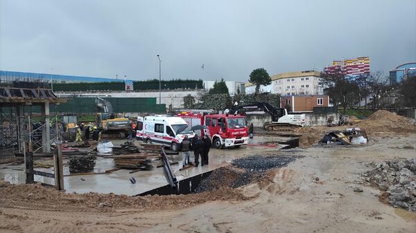 Tuzla'da bir inşaat alanında çalışma sırasında çöken istinat duvarının altında kalan işçi, kurtarılarak hastaneye kaldırıldı.
 - Sputnik Türkiye