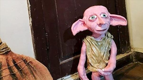 Harry Potter filminin sevimli karakteri Dobby'nin heykeli - Sputnik Türkiye